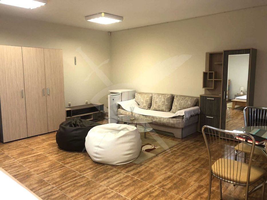 Дава се под наем Едностаен апартамент в Варна, ВИНС - 41 кв.м за 275 € - Снимка #1