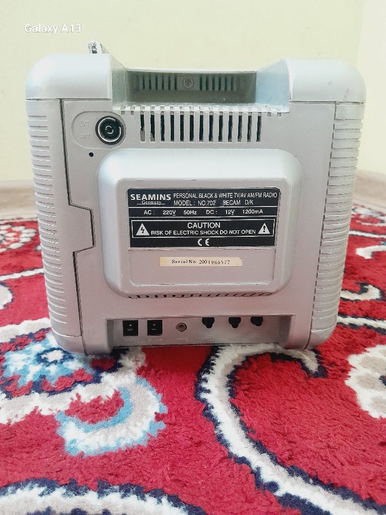 Mini avalgi antikvar televizor hamda fm radio sotiladi