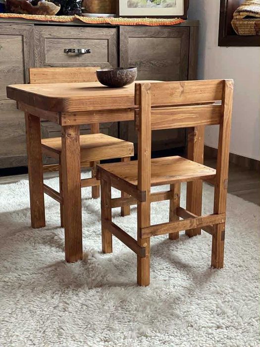 Детски комплект-дървена маса с две столчета