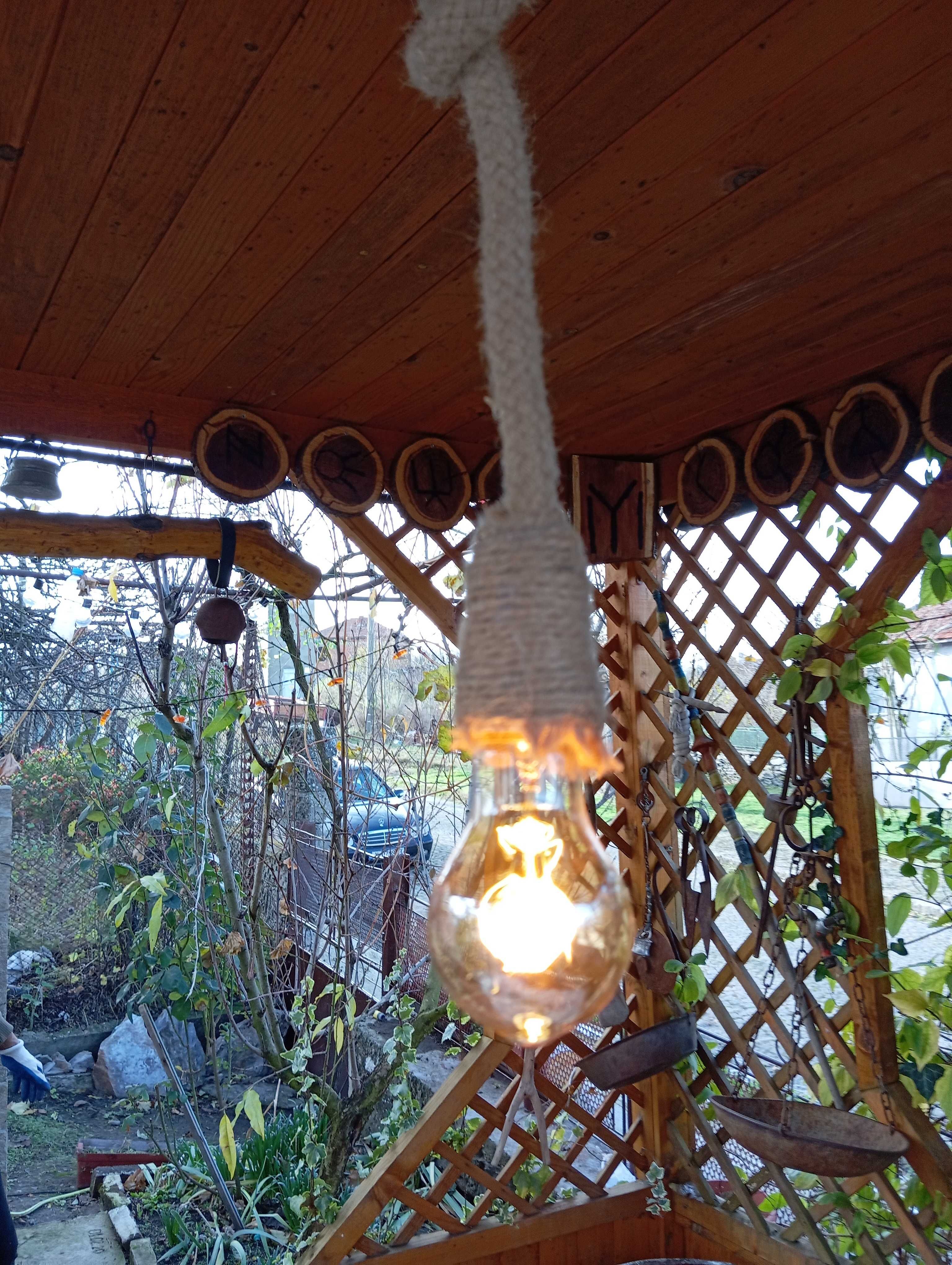 Лампа от дърво/орех/