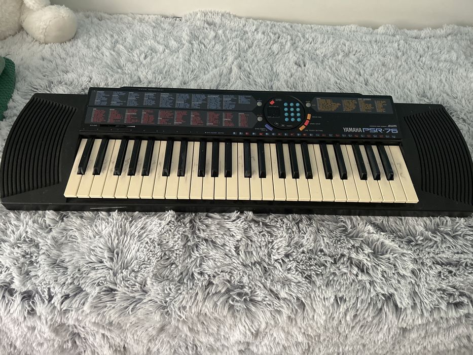 Yamaha electronic keyboard, model PSR 76