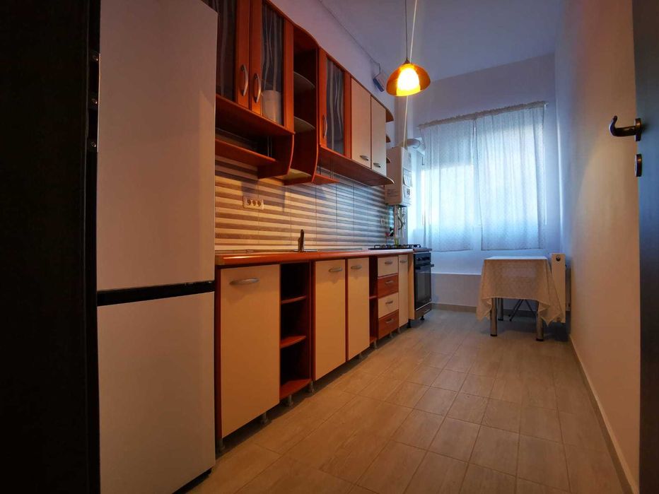 Închiriere garsonieră decomandată/ 31,50 mp/ demisol înalt