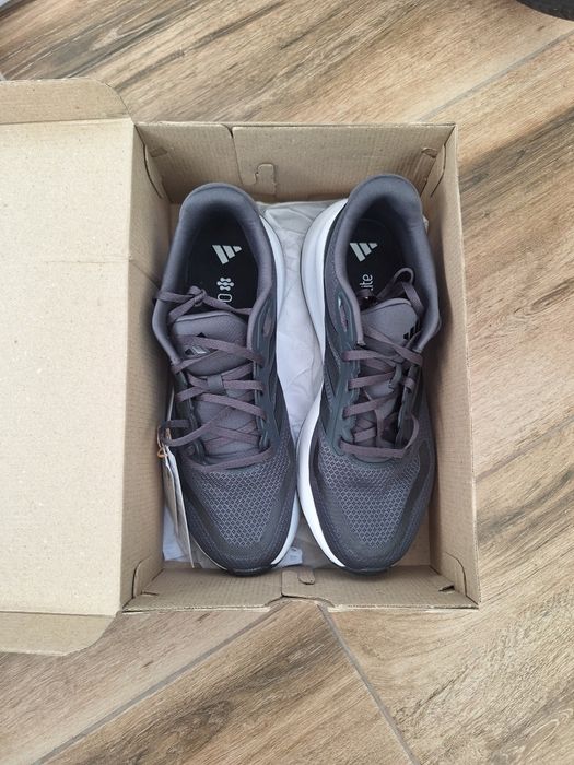 Оригинални маратонки Adidas Runfalcon 5, 43 номер. Като нови!