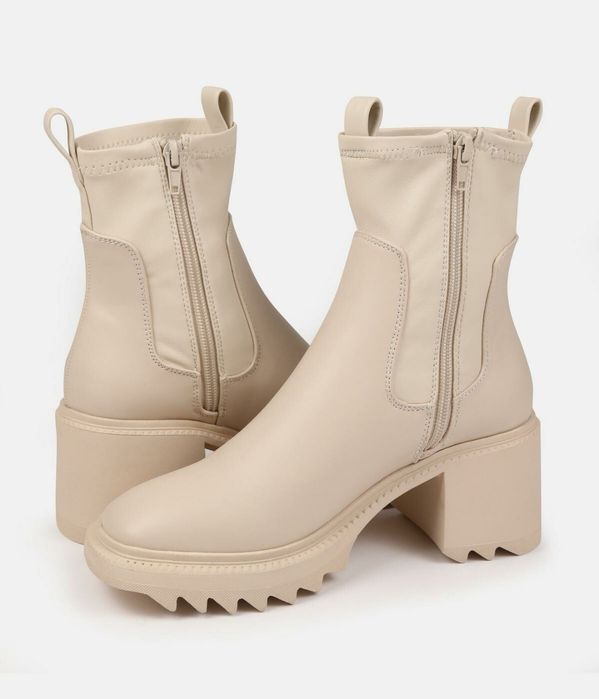 Botine cu toc
crem cu talpă zimțată Missguided