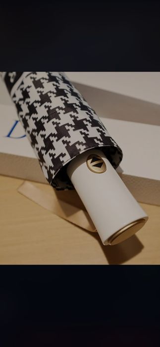 Umbrela Christian Dior, model 2026