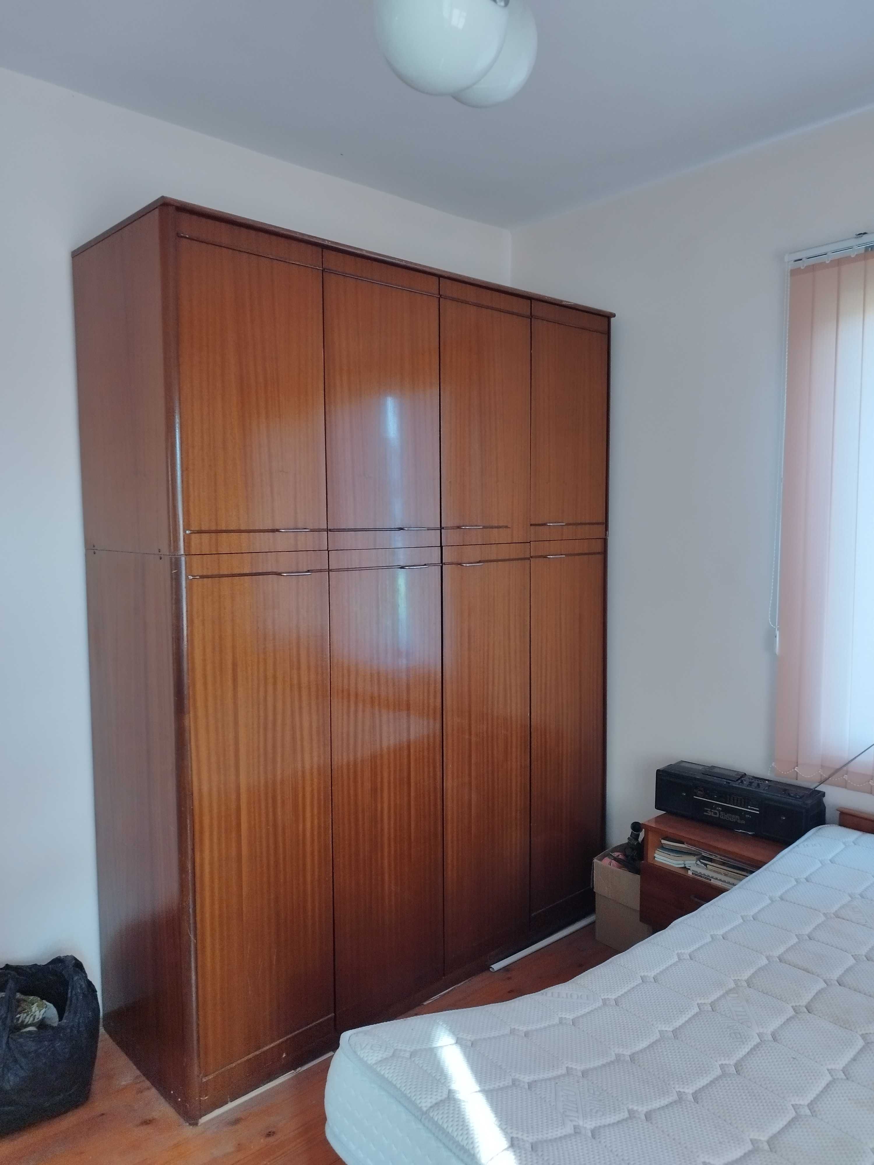 Продавам спалня и гардероб