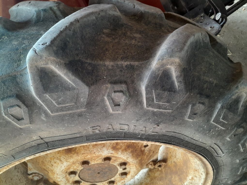 Cauciucuri 12 4 28 pireli cu tot cu camere fără jante