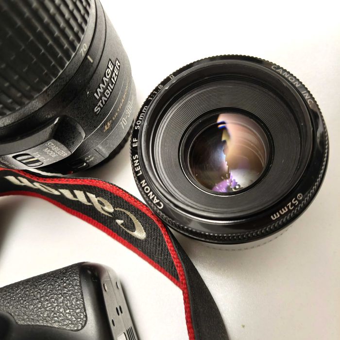Aparat DSLR Canon EOS 70D + obiectiv 50mm 1:1.8 si 70-300 mm 1:4-5.6