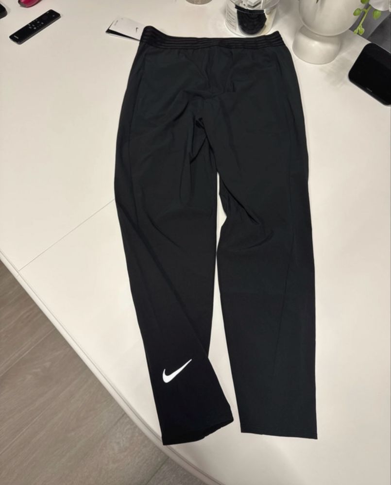Pantaloni nike dama