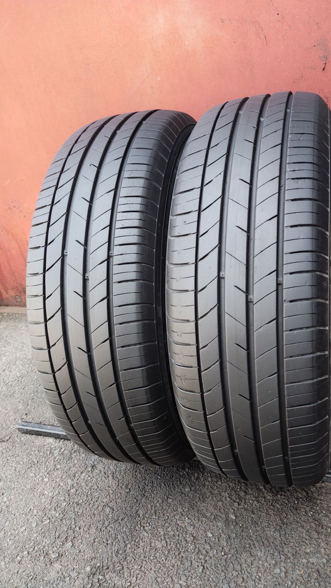 2бр. летни гуми 205/65/15 Kumho Ecsta HS52
dot5121
7mm
Добро състояние