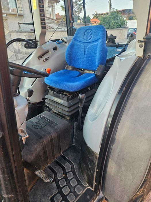Трактор New Holland T4040F