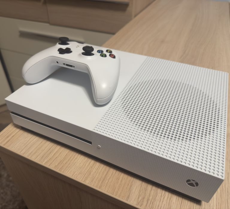 Конзола Xbox one + 6 МЕСЕЦА ГАРАНЦИЯ със Подарък игра