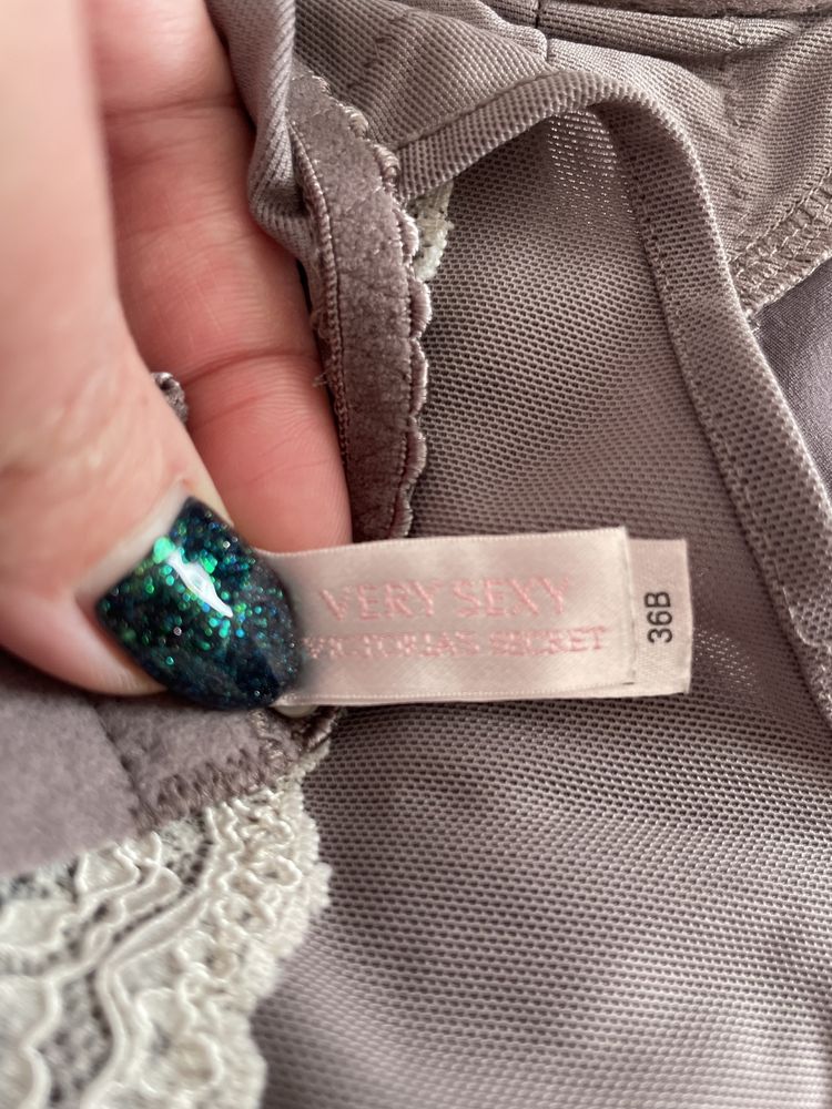 Бельо , бюстие victoria’s secret