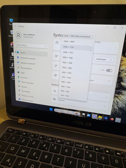 Asus Zenbook 4k Touchscreen X360 NVme 2TB Tableta 2in1 i7-7500 are 1KG