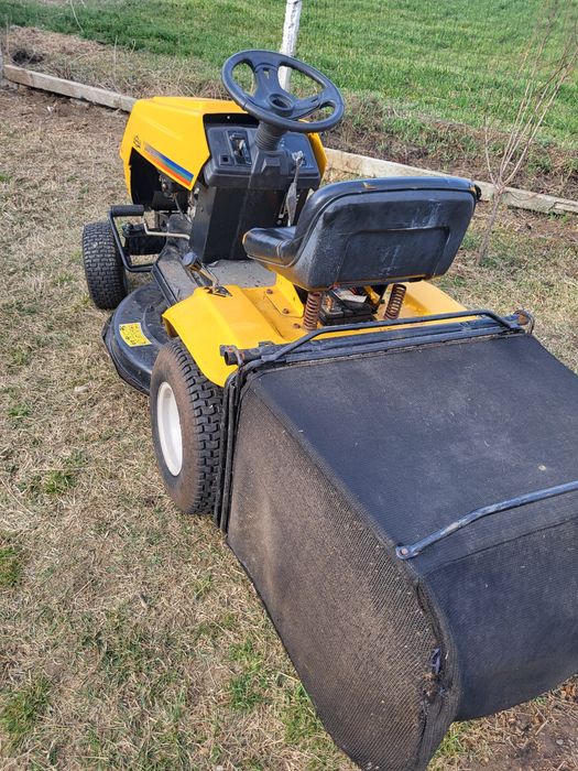 Vând tractoras de tuns iarbă