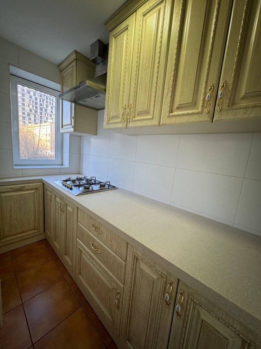 Продается 4-х комнатная квартира 77 серия кирпич Садык Азимова