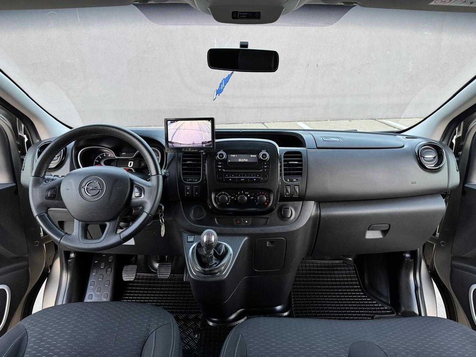 Opel Vivaro Extra-Lung 8+1-Locuri (Trafic)