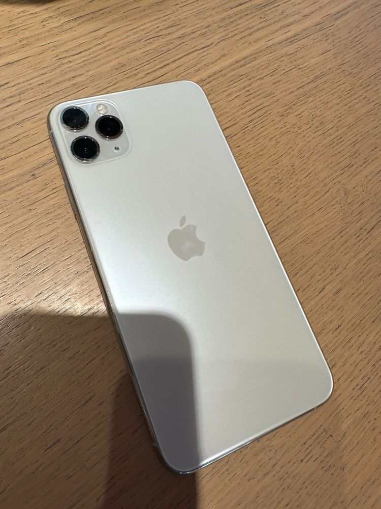 IPhone 11 Pro Max белого цвета