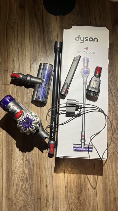 Dyson V8 advanced