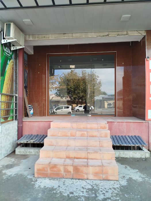 Magazin arendaga beriladi femil park yonda 55 kvadtat yul ustida