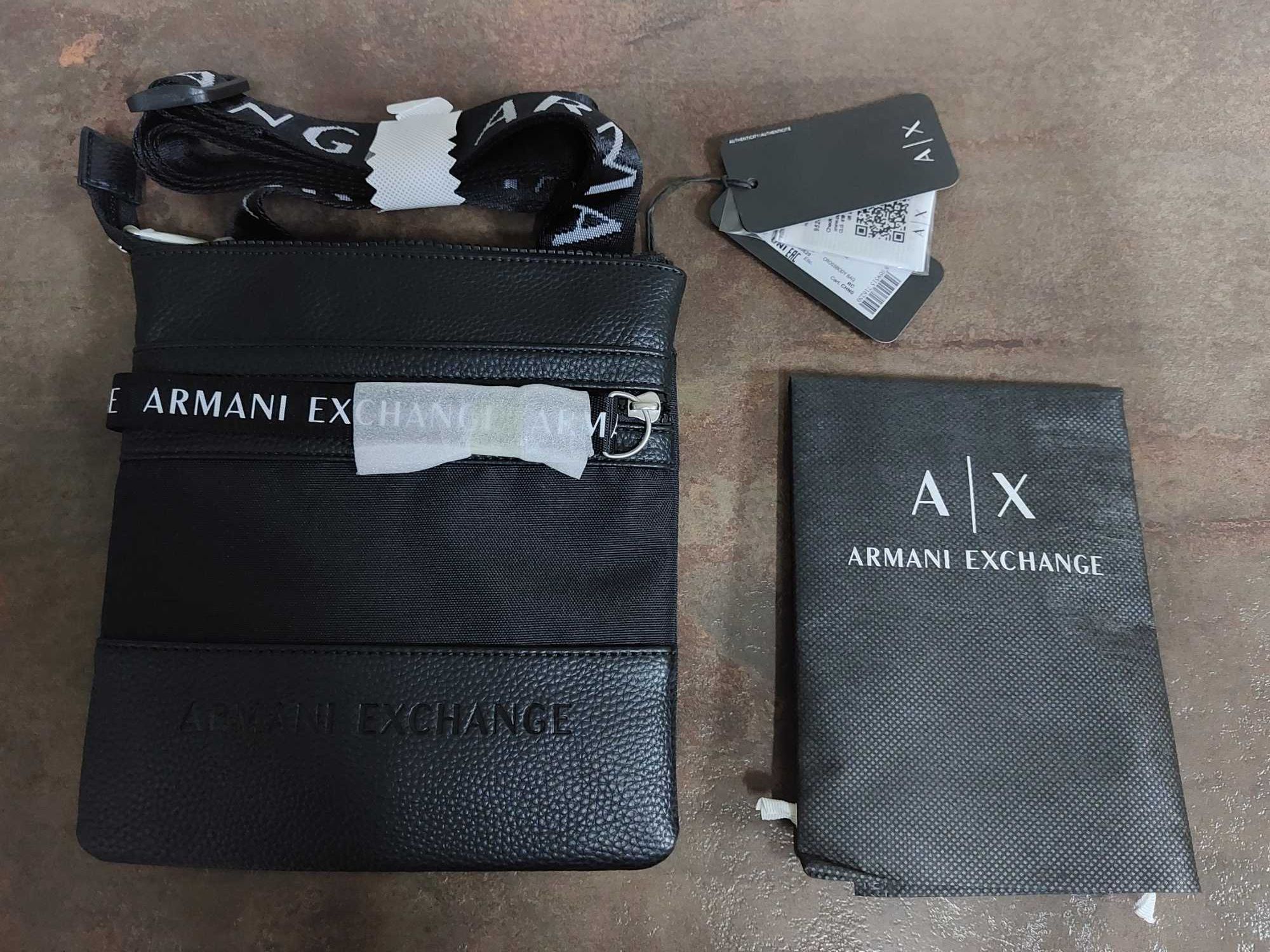 Чантичка Armani Exchange Нова !!
