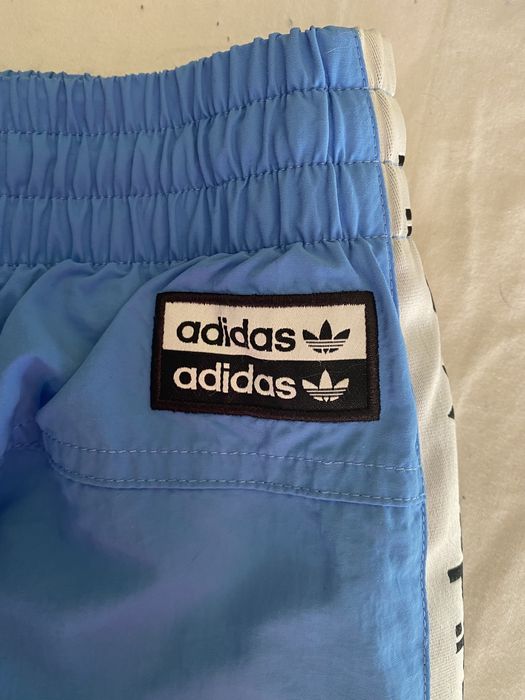 Pantaloni trening superbi Adidas cu eticheta