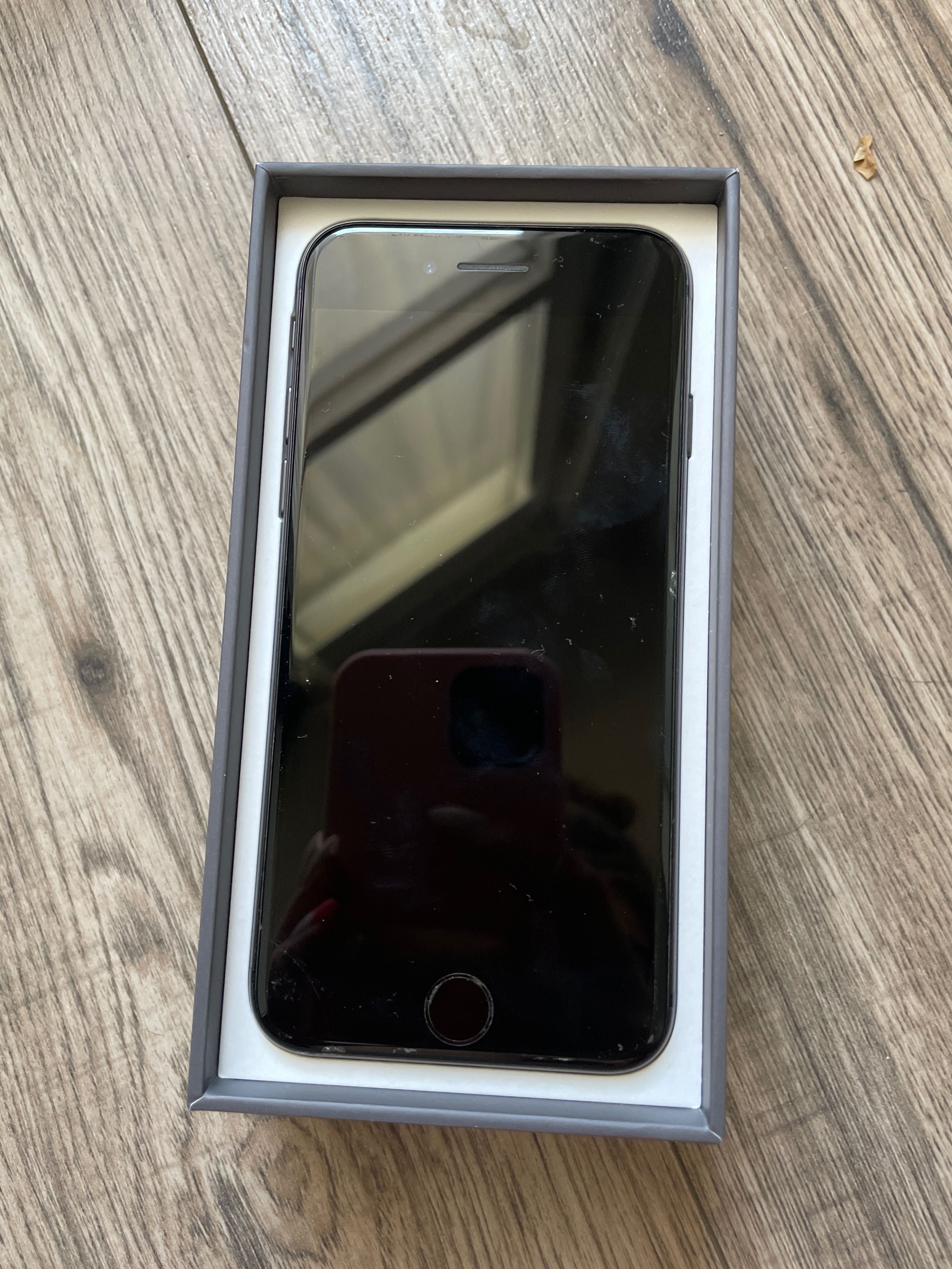 iPhone 8, черен , 64GB