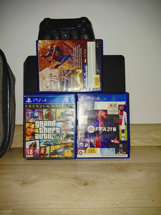 Пс4 с джостиком.