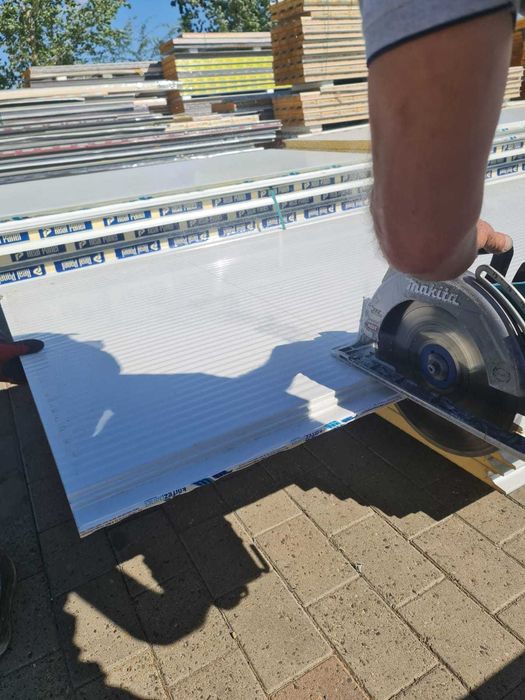 Panouri sandwich termoizolante/tabla cutata / accesorii / containere