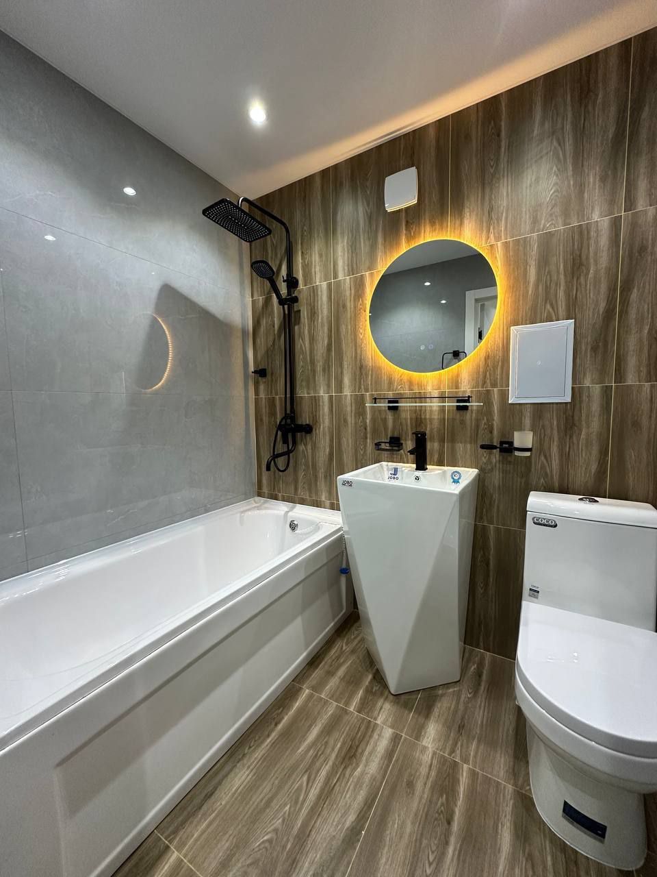 Срочно продается 1в2 комнатная квартира,Ш.Руставели, цветочный базар