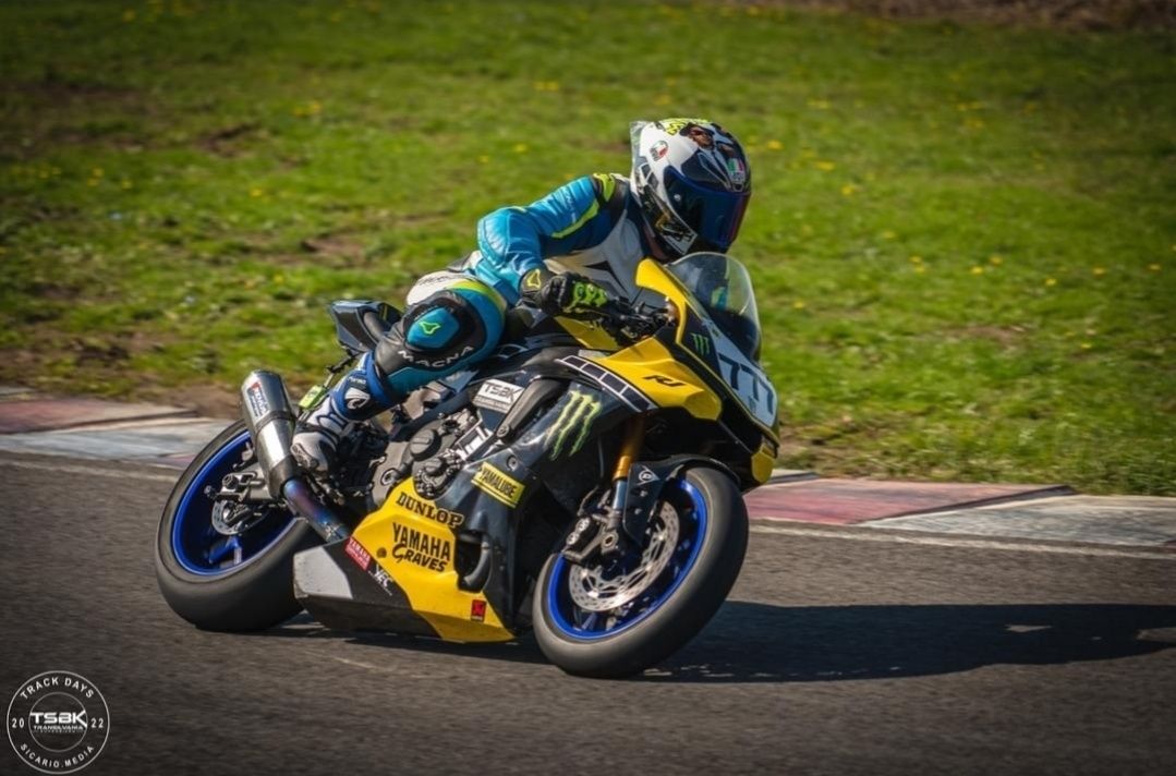 Yamaha R1  rn32,an 2015