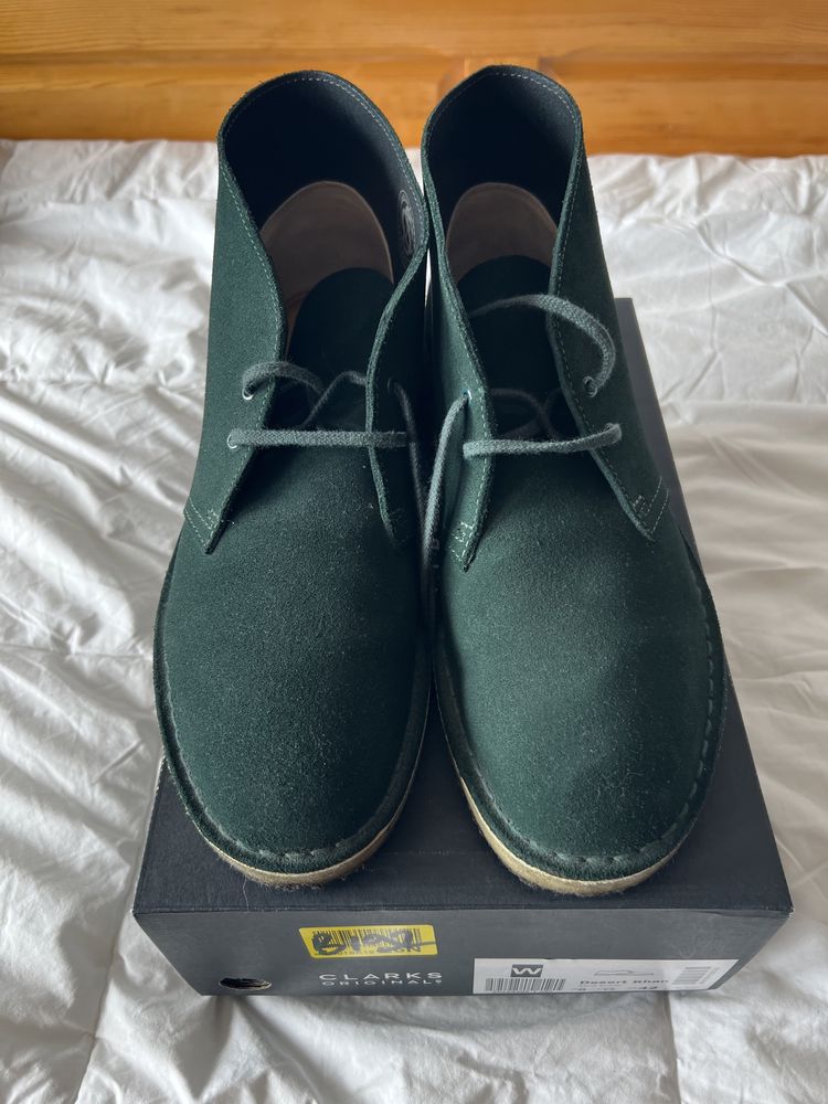 Продавам обувки Clarks desert suede тъмно зелени