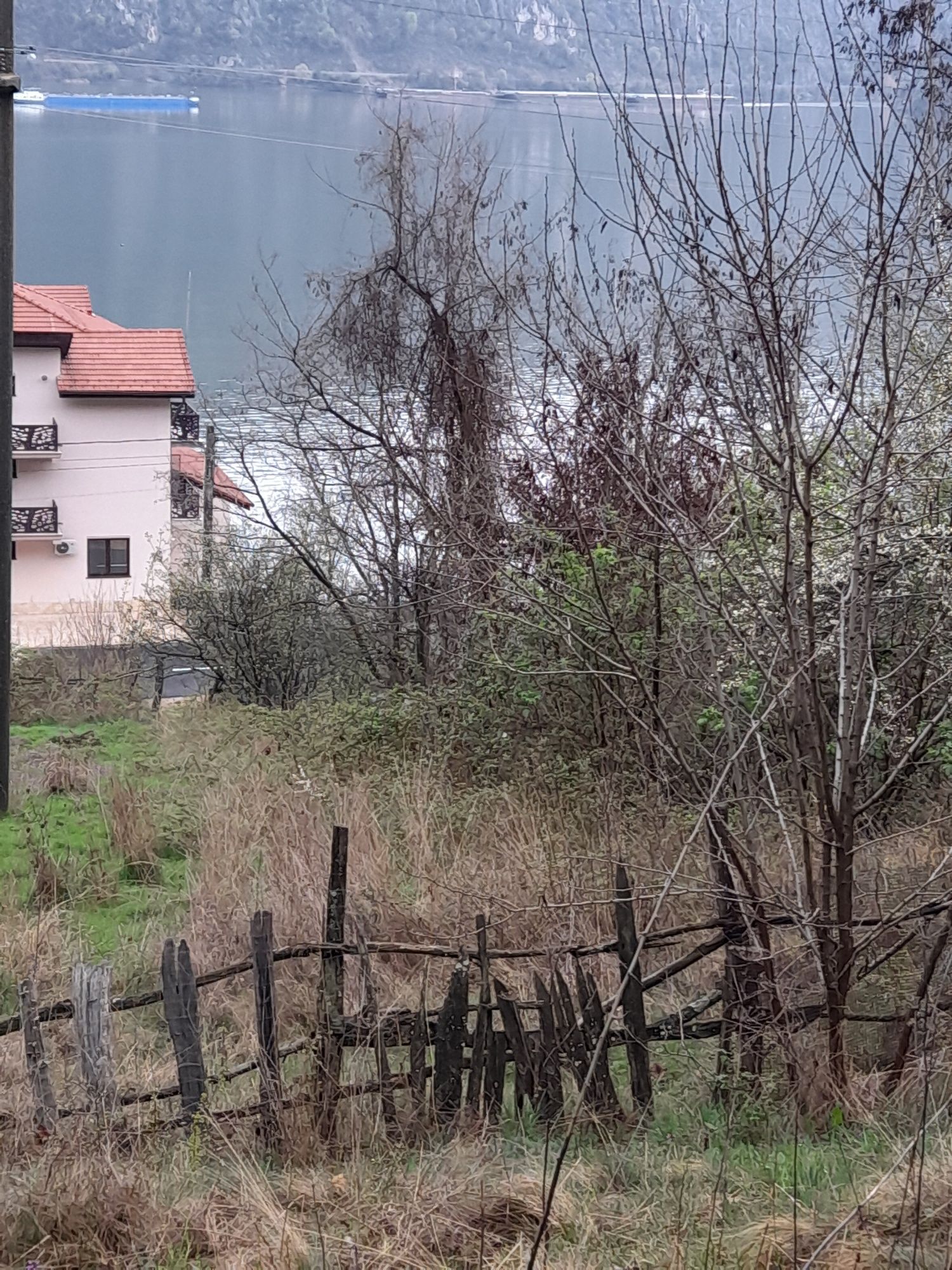 Teren de vânzare in golful dubova