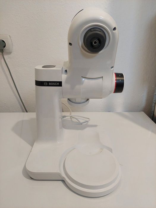 Robot de bucătărie BOSCH, 3.8l, 700W, 4 trepte de viteză