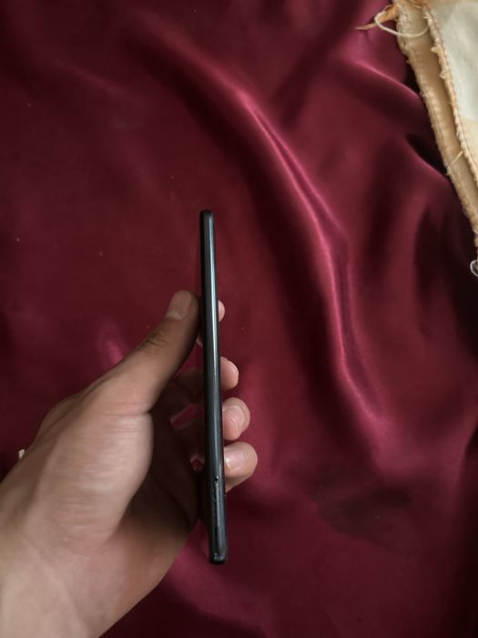 Самсунг А51 идеалном состаяние каробка все есть