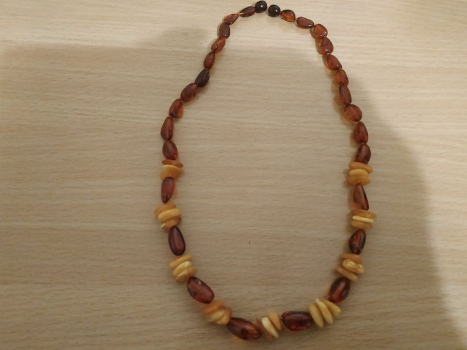 Продаю янтарные бусы.