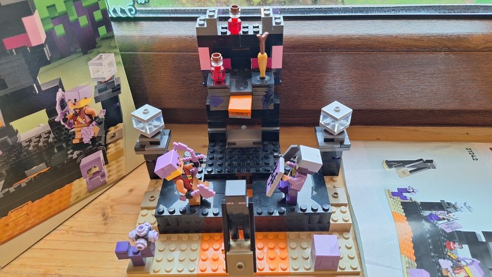 Lego Minecraft 21242 set complet