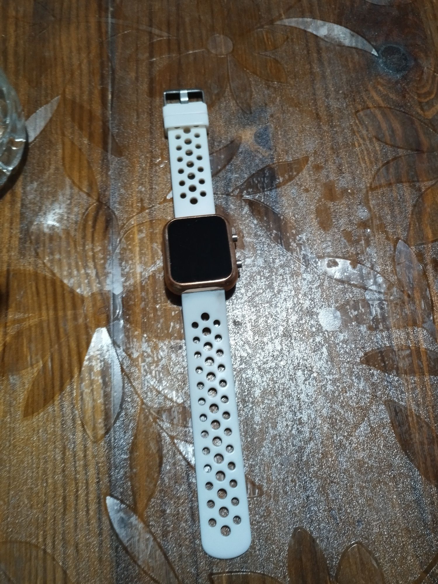 Бял нов часовник