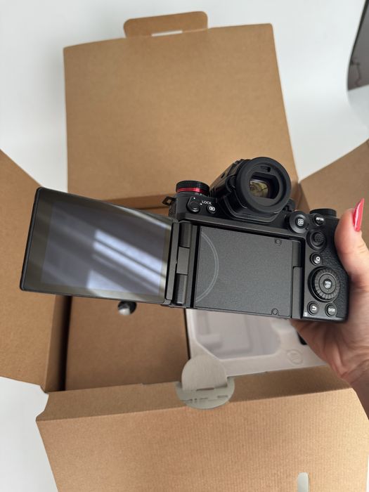 Aparat foto Panasonic Lumix S1 II cu obiectiv 24-105 mm