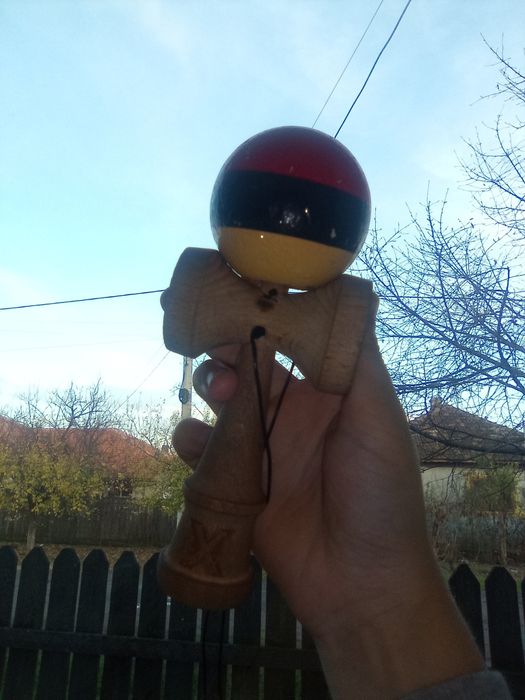 Vând sau schimb kendama X cumpărată acum 1saptamana 105lei