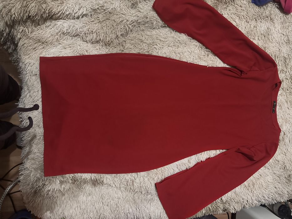 Ярко красное платье