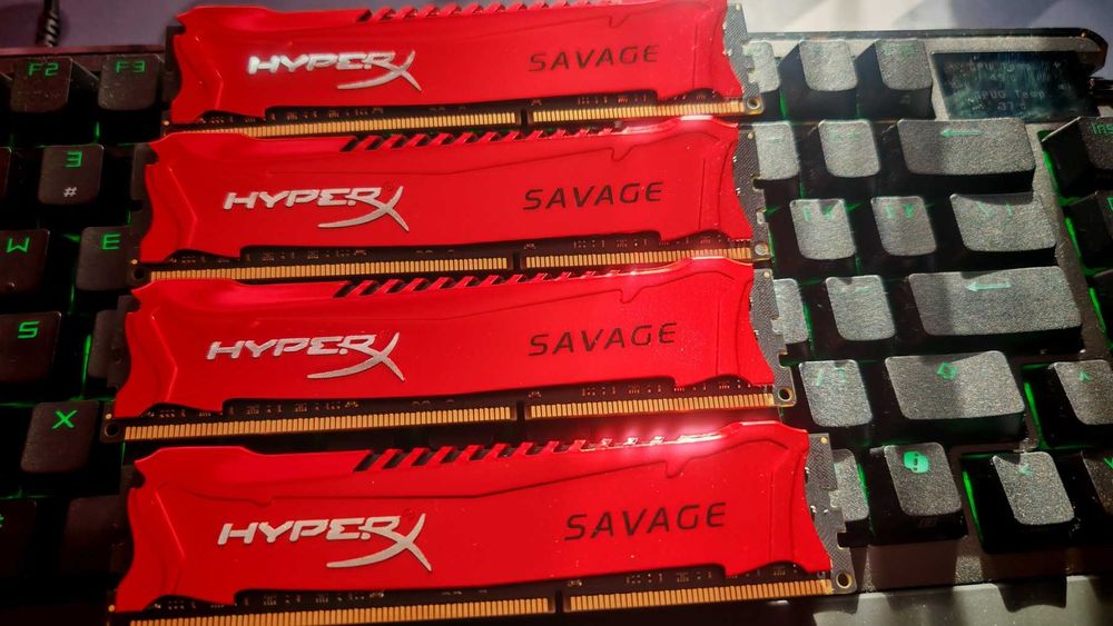 Рам памет Kingston HyperX Savage Red 32GB 4x8GB, DDR3 2400MHz CL11