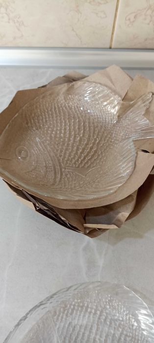 6 броя чинии рибки