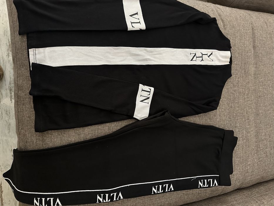 Дамски спортен комплект