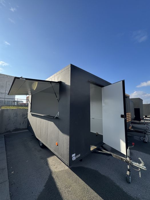 Търговско ремарке със електричество 4*2.30*2.30м