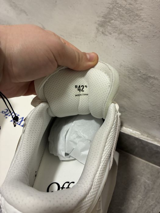 vand adidasi off white