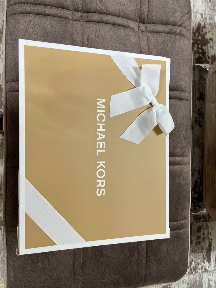 Кожаная сумка Michael Kors