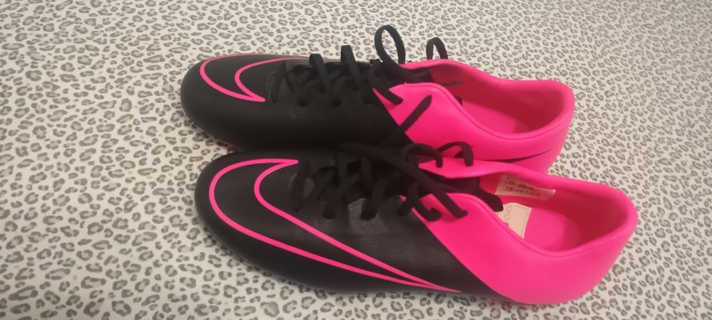 Adidași Nike mercurial