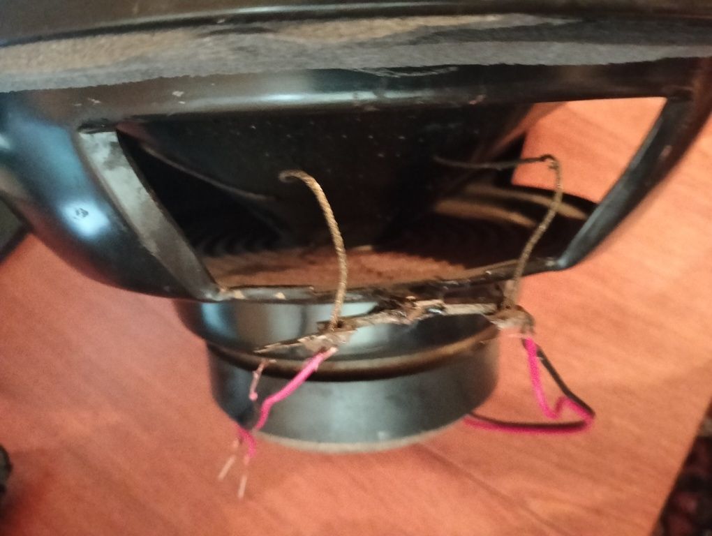 говорители pioneer 25 sm трилентови , 100 вата единия . Комплект двата