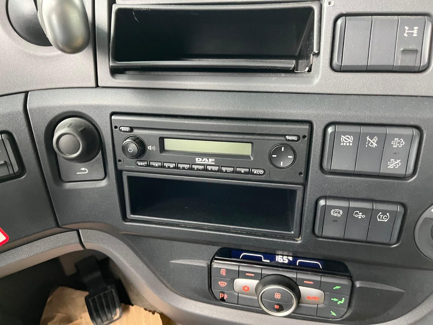 DAF XF480Preț: 25.000 euro (fără TVA)Finanțare: 48 luni, avans 20%